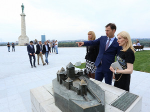 Obnovljen plato kod spomenika Pobednik