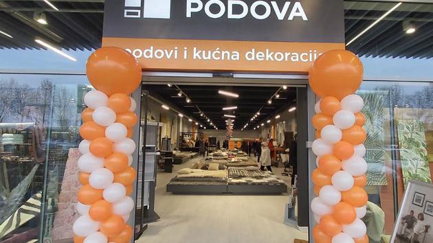 Galerija podova u Big Fashion parku na Karaburmi