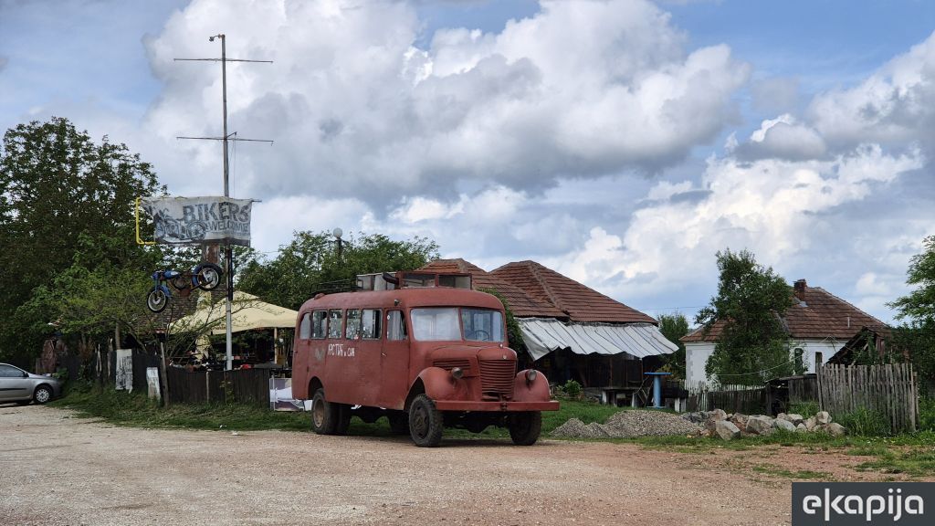 krčma Ko to tamo peva Knić