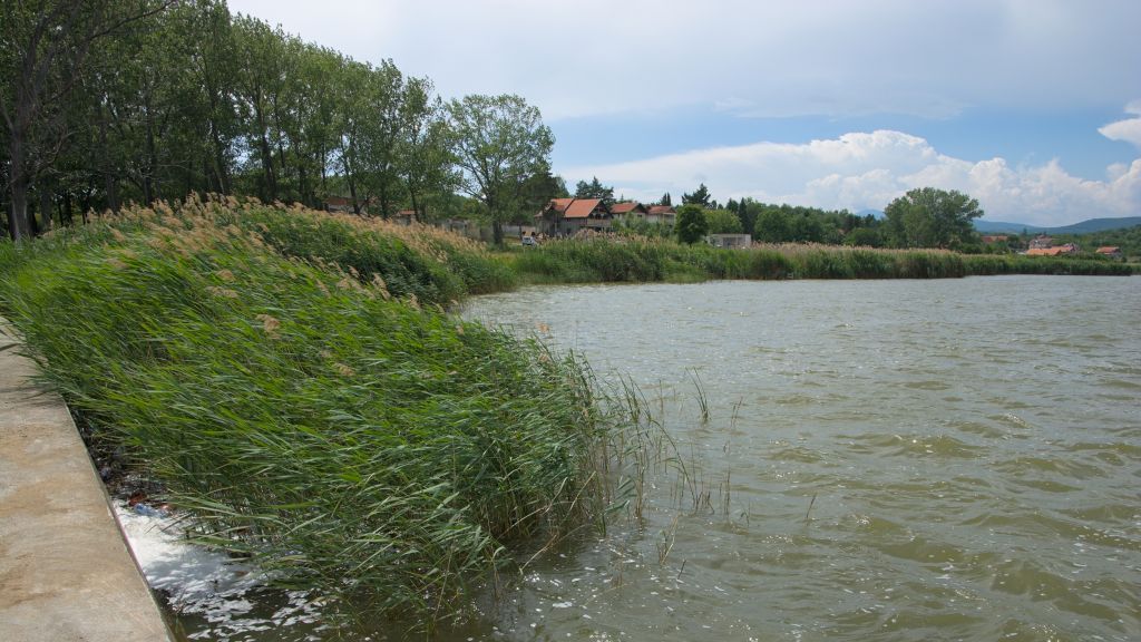 Oblačinsko jezero kod Merošine