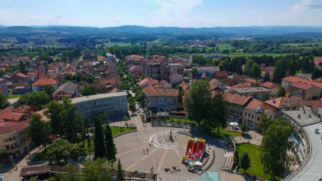 Trg slobode i spomenik palim borcima za oslobođenje i ujedinjenje Požega