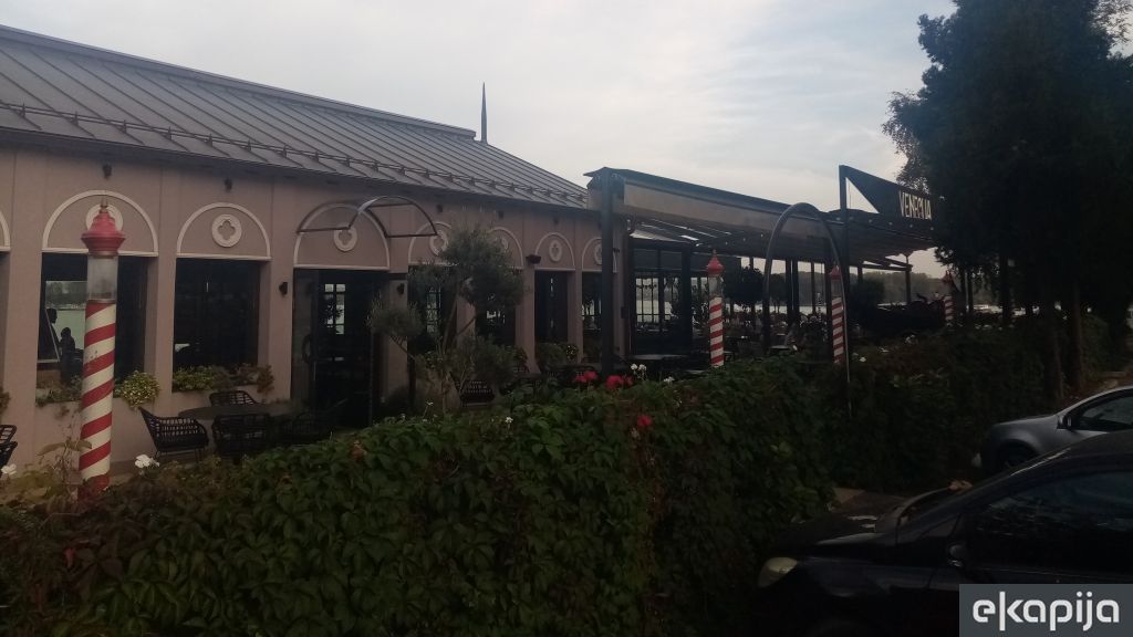 Restoran Venecija na Zemunskom keju