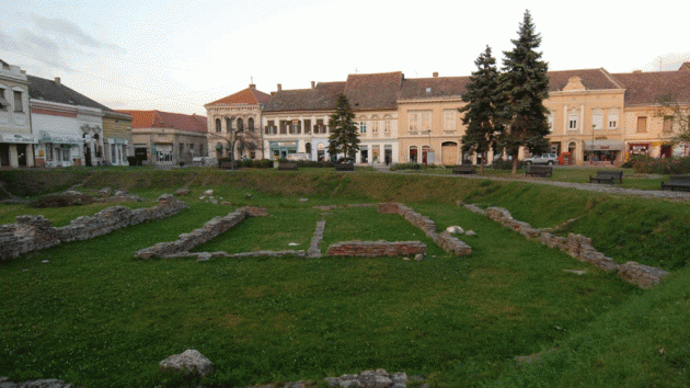 Šetati i gledati u kuće, ljude i reku, a u Sremskoj Mitrovici